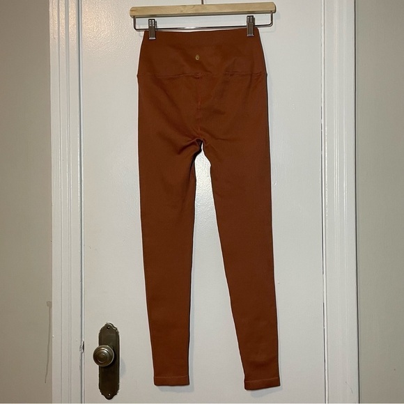 Spiritual GANGSTER LOVE SCULPT SEAMLESS LEGGING SIZE XS/S - Picture 7 of 8